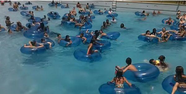Right in the front: The drowning child was located on the bottom right the whole time <a href="https://www.youtube.com/watch?time_continue=5&v=L0KTqPloUiU">(Lifeguard Rescue/YouTube)</a>
