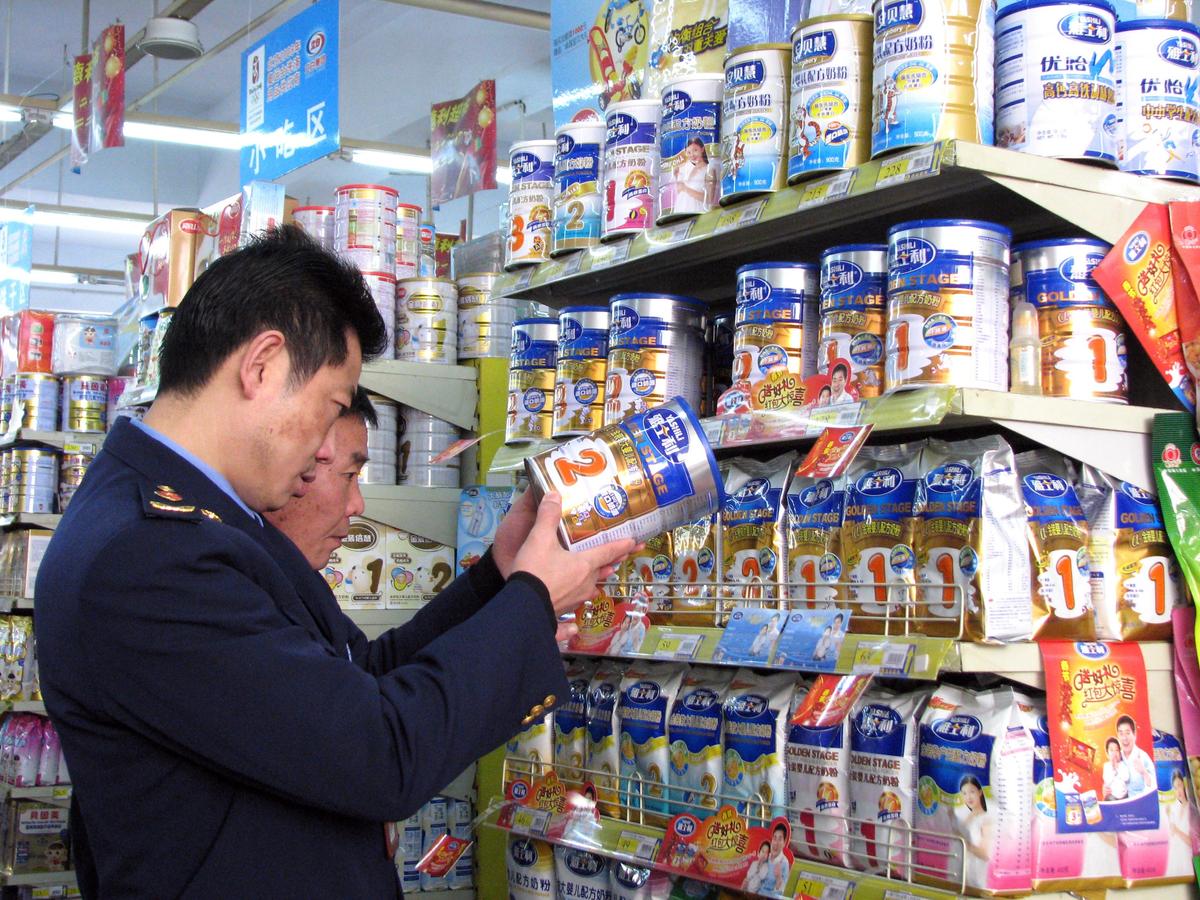 China is hunting for nearly 100 tonnes of milk powder tainted with the industrial chemical melamine that was supposed to have been destroyed after a 2008 scandal over the deaths of six babies. (©Getty Images | <a href="https://www.gettyimages.com/detail/news-photo/chinese-enforcement-officers-check-the-dates-on-the-tins-of-news-photo/96518626?adppopup=true">AFP</a>)