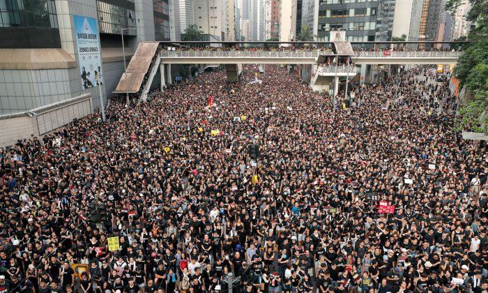 ‘Sea of Black’ Hong Kong Protesters Demand Leader Step Down