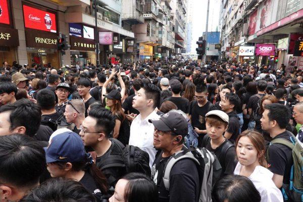 People attempting to join anti-extradition bill march at Times Square, a shopping center and office tower complex in Causeway Bay, Kong Kong, on June 16, 2019. (Yu Gang/Epoch Times)