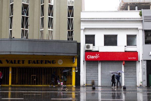 People walk in front of closed stores during the blackout, in Buenos Aires, Argentina on June 16, 2019. (Tomas F. Cuesta/AP Photo)
