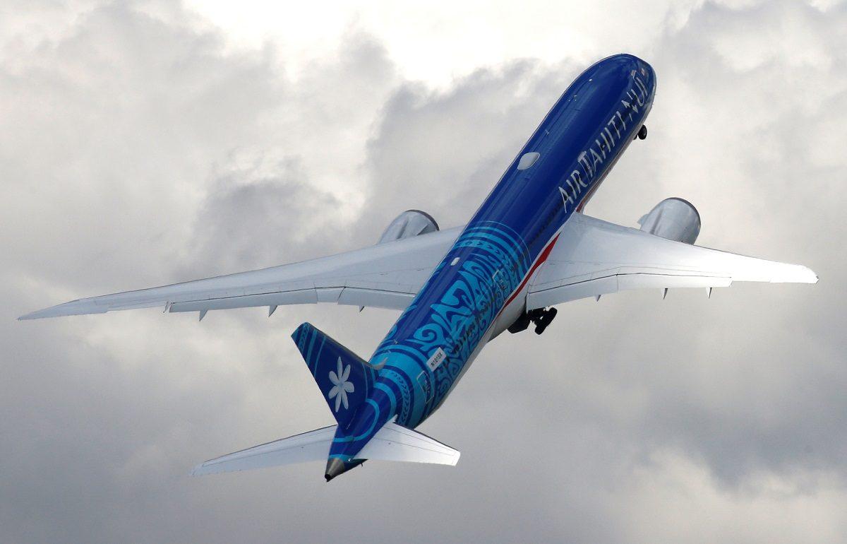 A Boeing 787-9 Dreamliner of Air Tahiti Nui company performs during the 53rd International Paris Air Show at Le Bourget Airport near Paris, France, on June 17, 2019. (Pascal Rossignol/Reuters)
