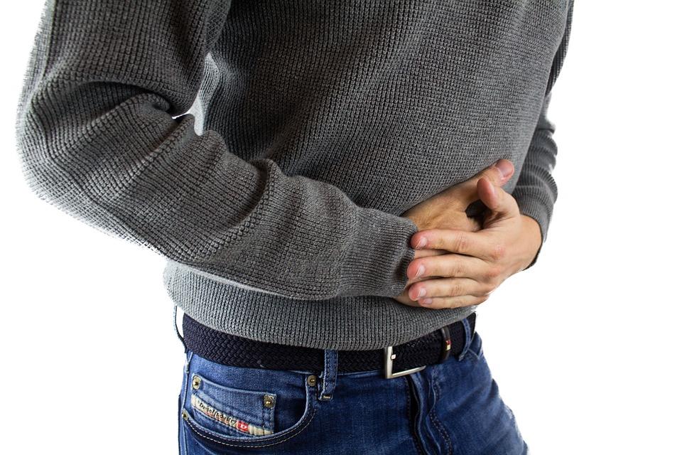 Stock image of a person with abdominal pain. (Derneuemann /Pixabay)