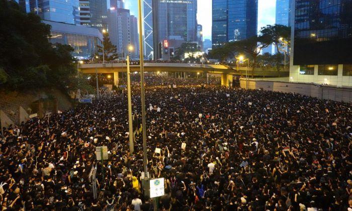Chinese Regime Issues Blanket Media, Internet Censorship on Hong Kong Protests