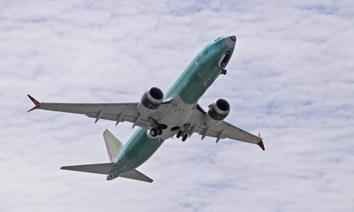 Boeing Signs First Deal for 737 Max Jet Since Deadly Crashes