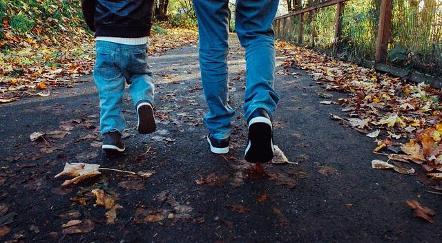 There's more to jeans than you think (©Pixabay | <a href="https://pixabay.com/photos/dad-son-walking-family-father-909510/">Olichel</a>)