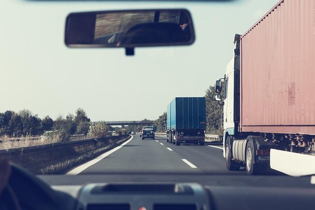 Illustration - Pixabay | <a href="https://pixabay.com/photos/highway-crash-barriers-vehicles-pkw-1666635/">markusspiske</a>