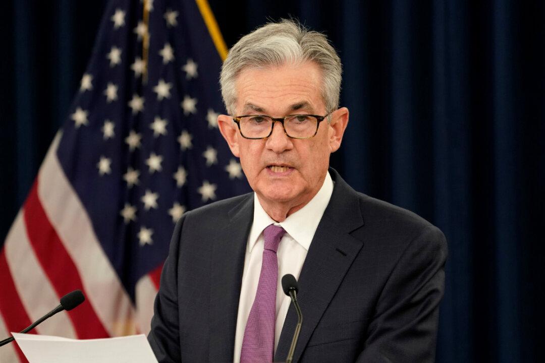 Fed Leaves Interest Rate Unchanged, but Signals Future Cuts