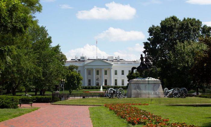 White House on Lockdown: Secret Service Clear Suspicious Package Left on Pennsylvania Ave