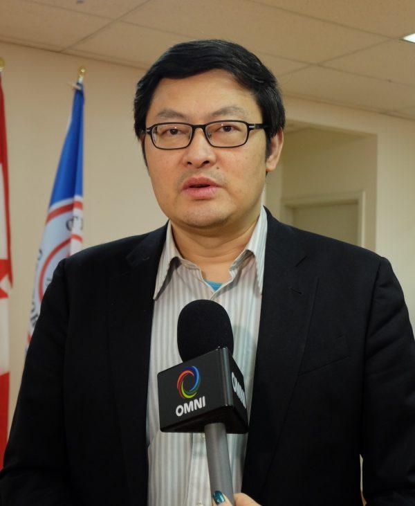  Liberal MP Geng Tan talks to media during a press conference in Markham on December 22, 2016. (Becky Zhou/The Epoch Times)