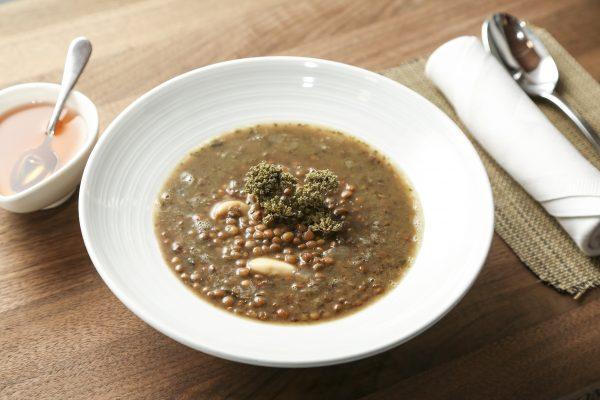 Fakes, a lentil soup. (Samira Bouaou/The Epoch Times)