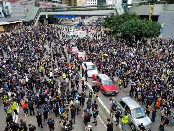 Protesters occupy a main road outside the government headquarters in Hong Kong on June 21, 2019. (The Epoch Times)