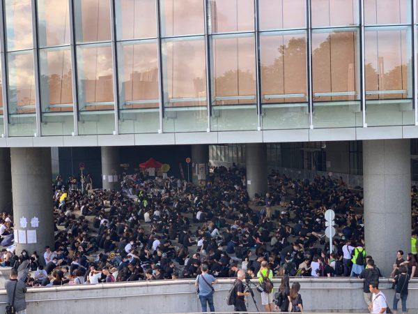 Hundreds of protesters gather outside of the Hong Kong government headquarters in the morning on June 21, 2019. (Li Yi/The Epoch Times)