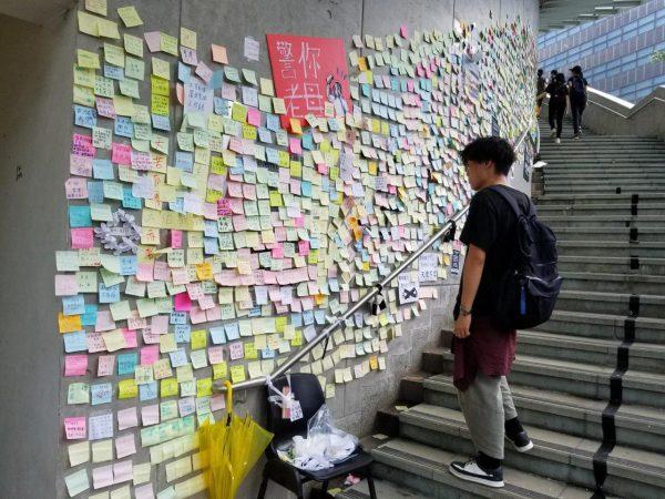 Protest post-it notes are stuck on the wall of a stairway next in Admiralty, Hong Kong, on June 21, 2019. (Song Bilong/The Epoch Times)