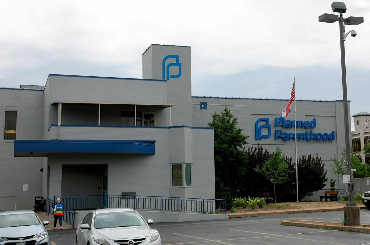 Exterior of the Planned Parenthood of the St. Louis Region and Southwest Missouri, on June 21, 2019. (Christian Gooden/St. Louis Post-Dispatch via AP)