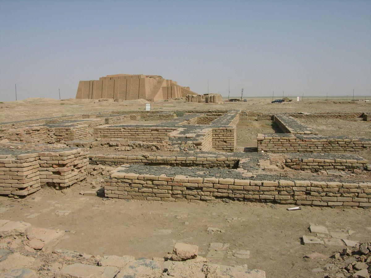 Ruins in the town of Ur, Southern Iraq, photographed in 2006. Around 530 B.C., a small collection of antiquities was gathered here, with Ennigaldi-Nanna working to arrange and label the varied artifacts. (CC BY SA 2.0)
