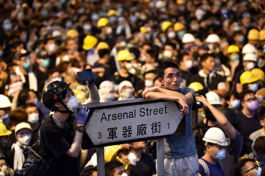 Former Hong Kong Officials Issue Joint Letter Calling for Extradition Bill to Be Fully Retracted