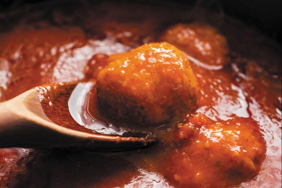 Gina’s Brodo di Mamma e Polpette (Meatballs With Tomato Sauce)