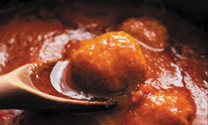 Gina’s Brodo di Mamma e Polpette (Meatballs With Tomato Sauce)