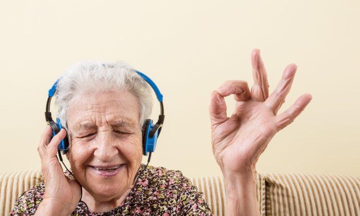 Listening to Music May Ease Cancer Patients’ Pain