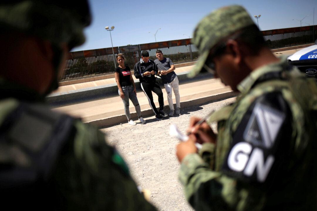 Mexico Sends Almost 15,000 Troops to US-Mexico Border to Curb Illegal Immigration