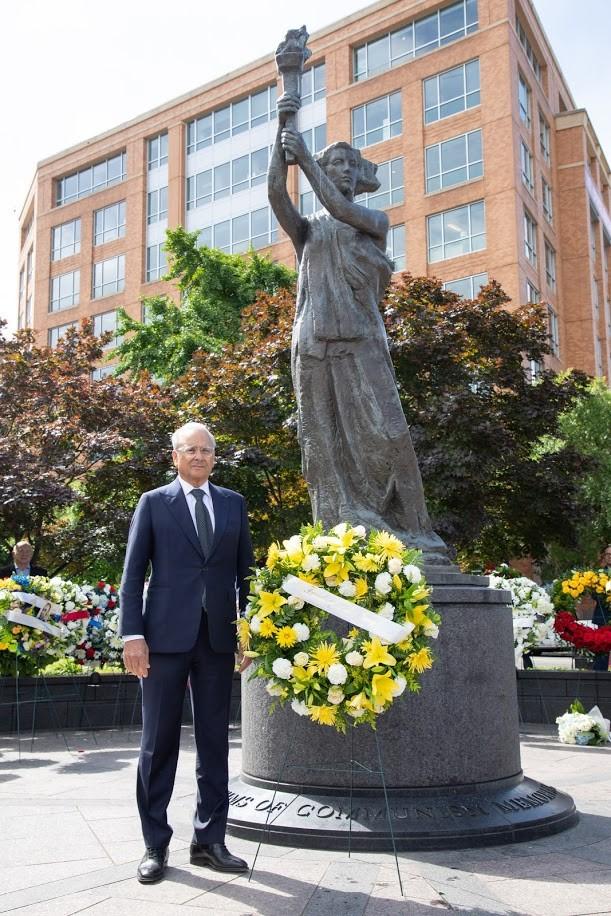 Alan Adler, executive director of Friends of Falun Gong, at the 12th Annual Roll Call of Nations Wreath Laying Ceremony. (Lynn Lin/Epoch Times)