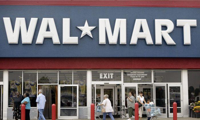 Walmart to Hire 150,000 Temporary Workers, Pay $550 Million in Bonuses Amid COVID-19 Pandemic