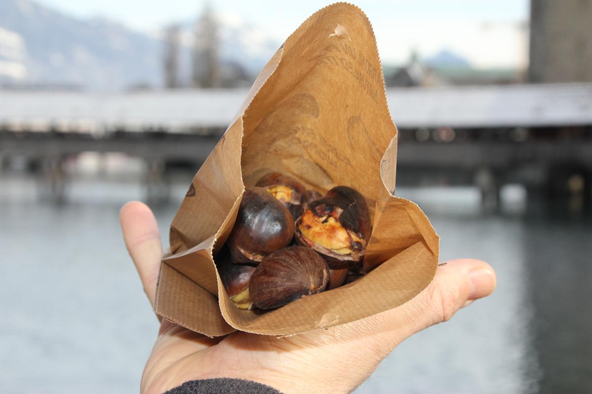 Heissi Marroni (roasted chestnuts). (Wibke Carter)