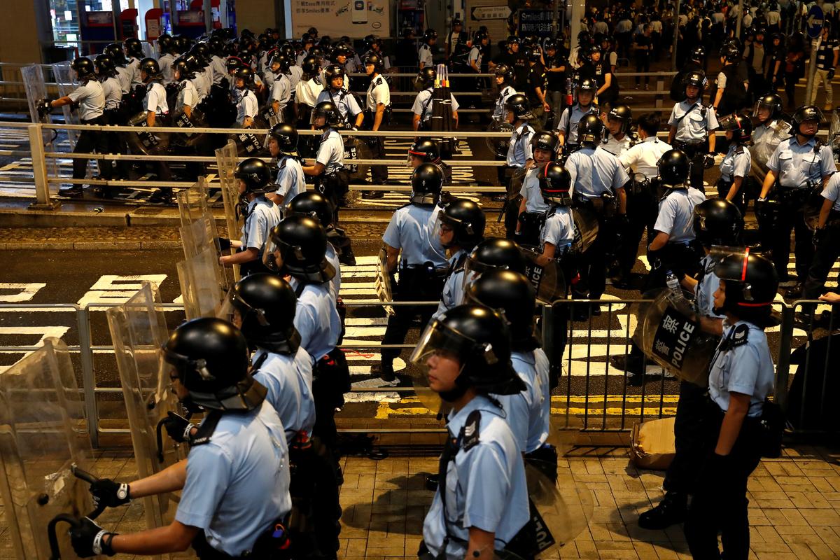 Riot police stand guard after clearing the area outside the police headquarters, after a rally ahead of the G20 summit, urging the international community to back their demands for the government to withdraw the extradition bill, in Hong Kong, China on June 27, 2019. (Tyrone Siu/Reuters)