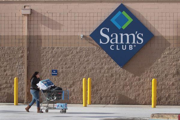 A shopper stocks up on merchandise at a Sam’s Club store in Streamwood, Illinois, on Jan. 12, 2018. (Scott Olson/Getty Images)