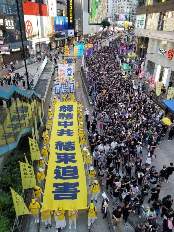 Falun Gong practitioners take part in a march in Hong Kong on July 1, 2019. (Song Bilong/The Epoch Times)