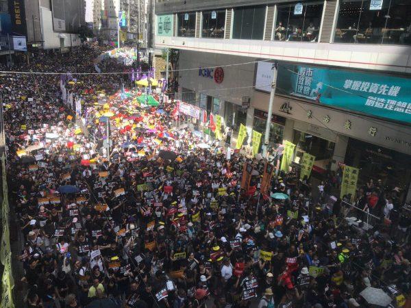 Protesters fill the Hennessy Road in Hong Kong on July 1, 2019. (Lin Yi/The Epoch Times)
