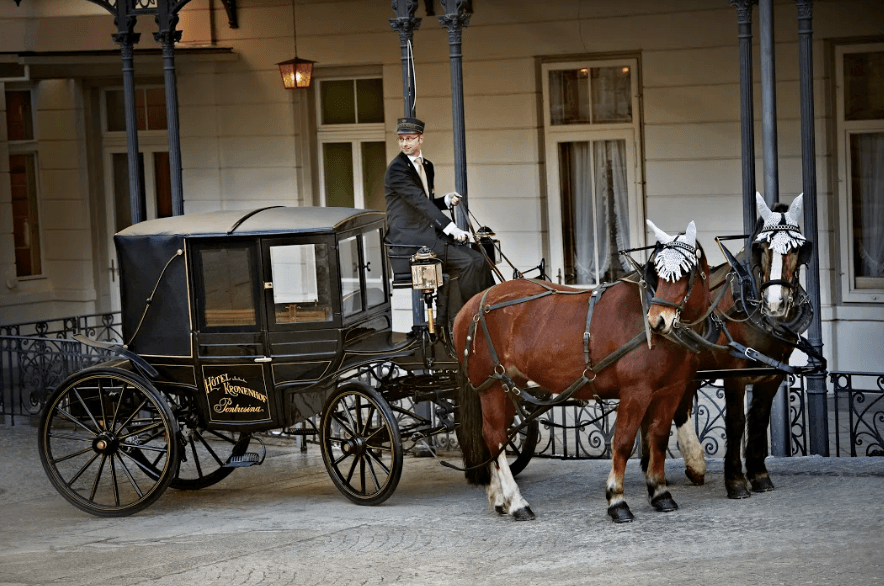 Carriage rides are offered in a restored Grand Hotel Kronenhof coach. (Grand Hotel Kronenhof Pontresina)