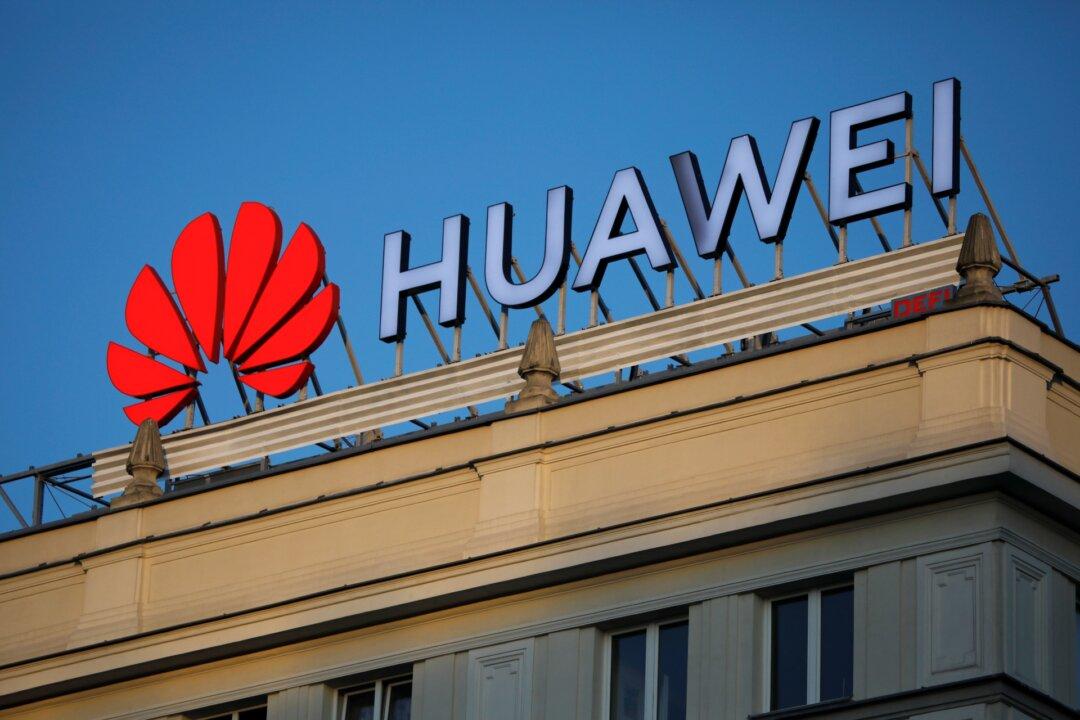 US Government Staff Told to Treat Huawei as Blacklisted