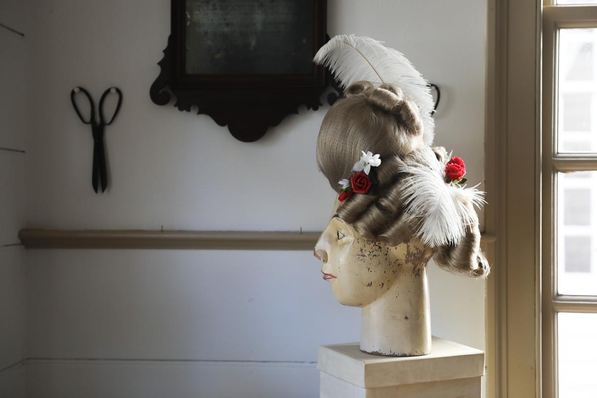A fancy wig for ladies of means. (Samira Bouaou/The Epoch Times)