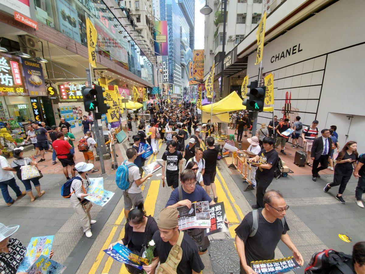 Hongkongers walk toward Victoria Park to attend an annual march opposing Beijing's interference in local affairs. (Qingtian Sun/The Epoch Times)