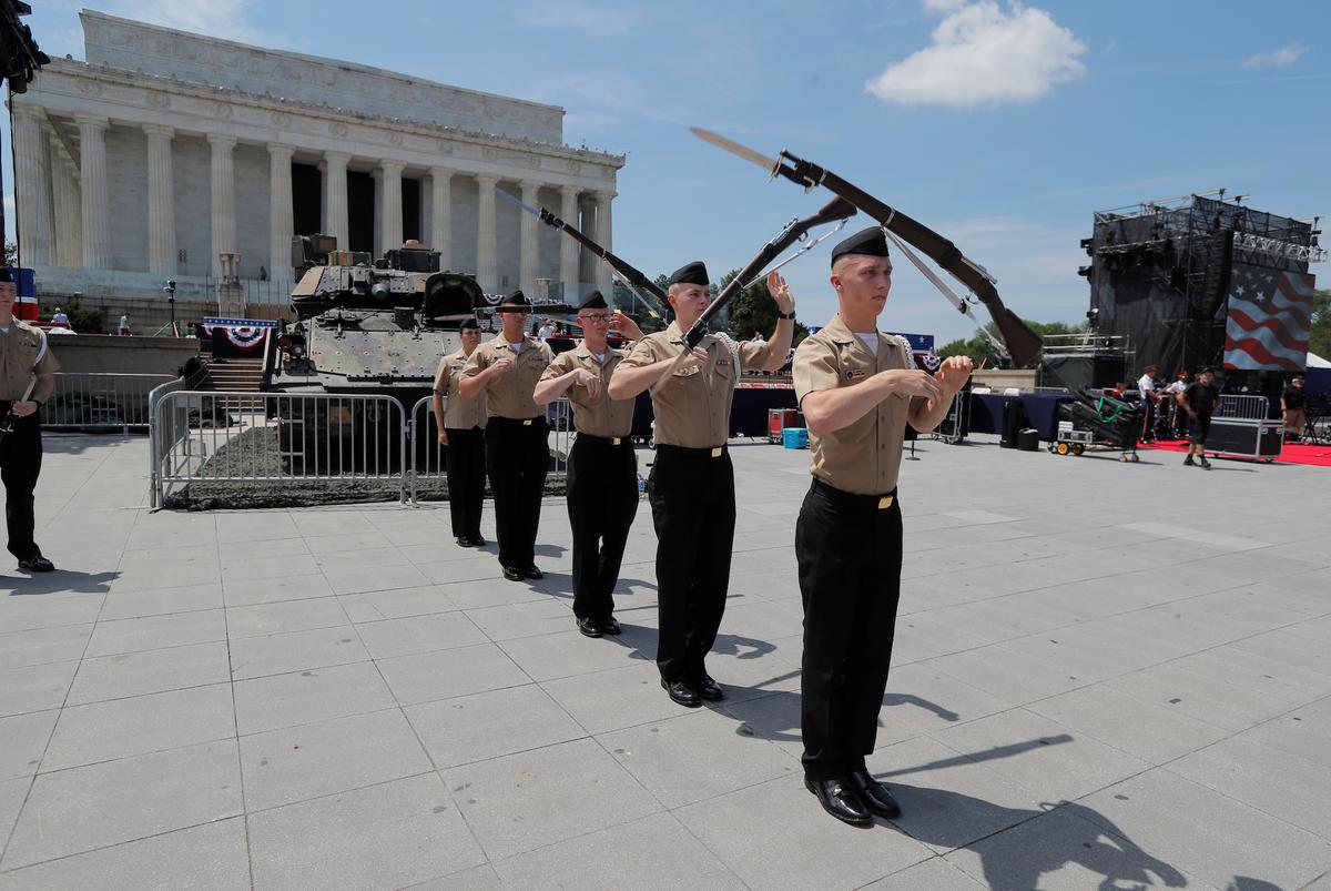 U.S. Navy AT3 aviation electronics technician Samuel McIntire leads a Navy Ceremonial Guard practicing with rifles with bayonets as preparations continue for U.S. President Donald Trump's Fourth of July speech at the Lincoln Memorial in Washington on July 3, 2019. (Jim Bourg/Reuters)