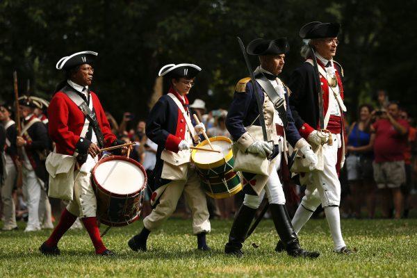 Historical re-enactors during Independence Day celebrations at Mount Vernon, Va., on July 4, 2019. (Samira Bouaou/The Epoch Times)