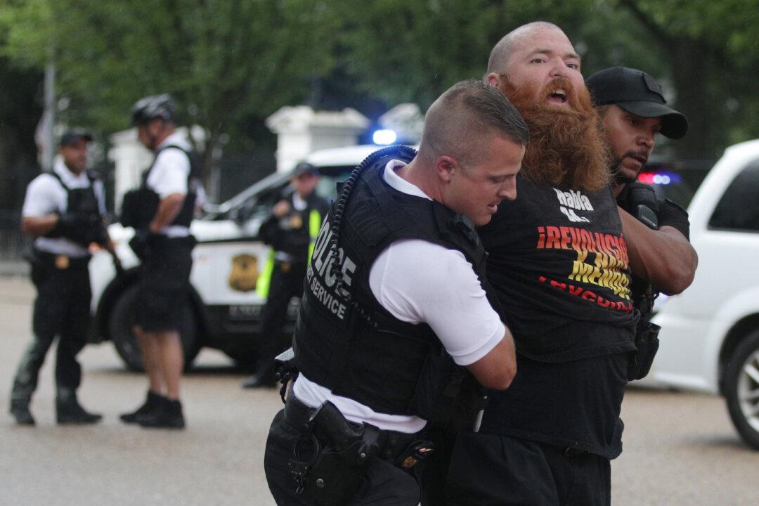 Two Arrested For Burning Flag Near White House on July 4