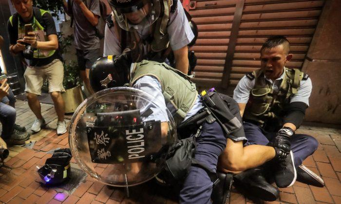 Police Arrest, Beat Hong Kong Protesters Who Gathered at Night After Peaceful March