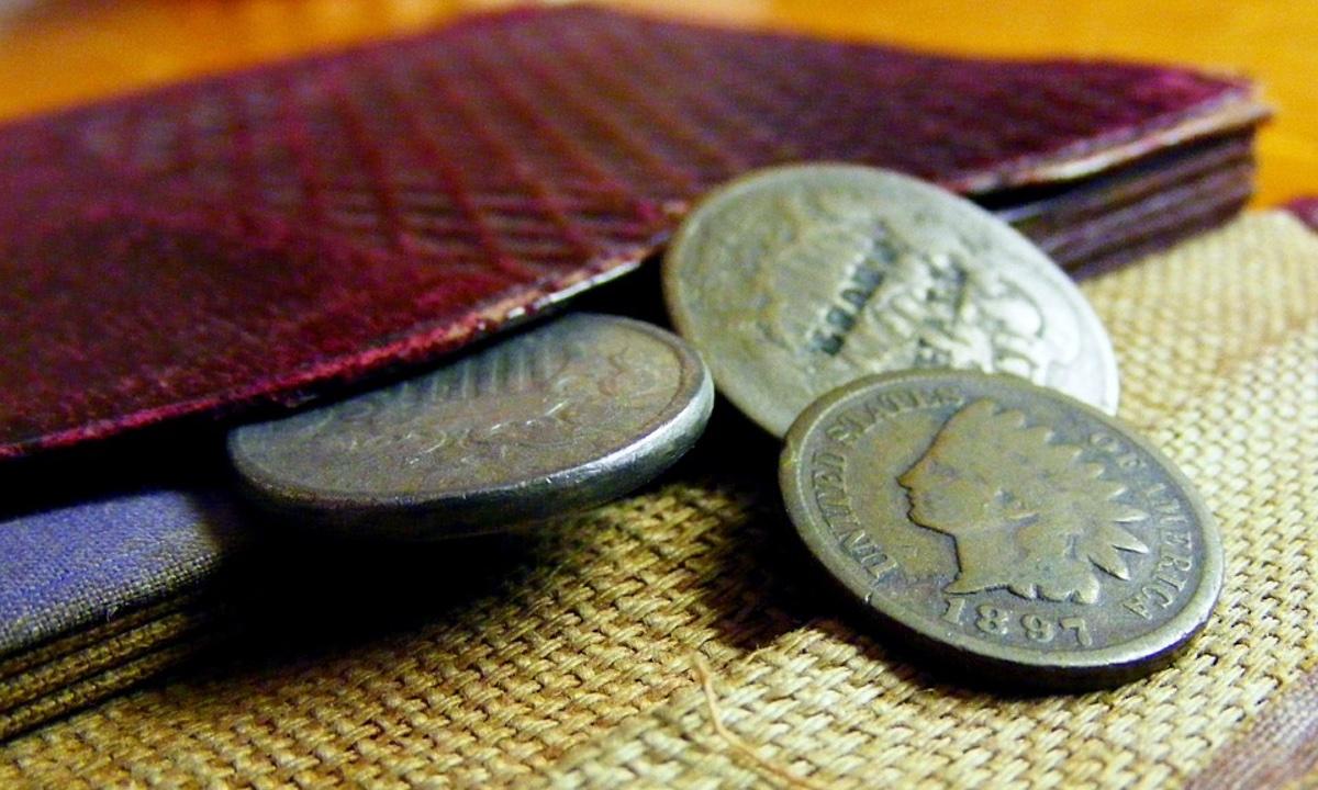 Plumber Finds 15 Wallets Stolen 75 Years Ago in Demolished School