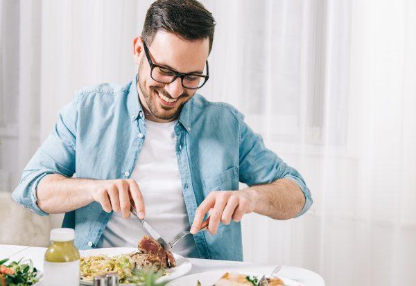 Man eating healthy food and drink detox juice. (Shutterstock)