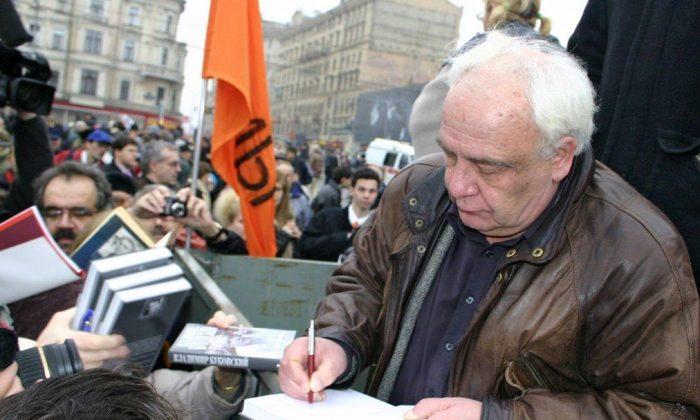 Legendary Soviet Dissident: We Need to Put Communism on Trial