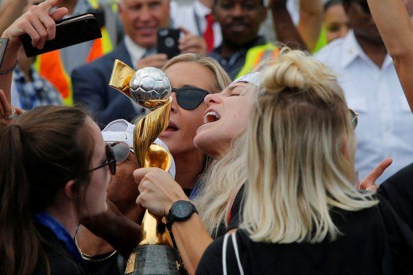 U.S. women soccer players celebrate as they arrive at the Newark International Airport with the trophy for the FIFA Women's World Cup, in Newark, New Jersey on July 8, 2019. (Eduardo Munoz/Reuters)