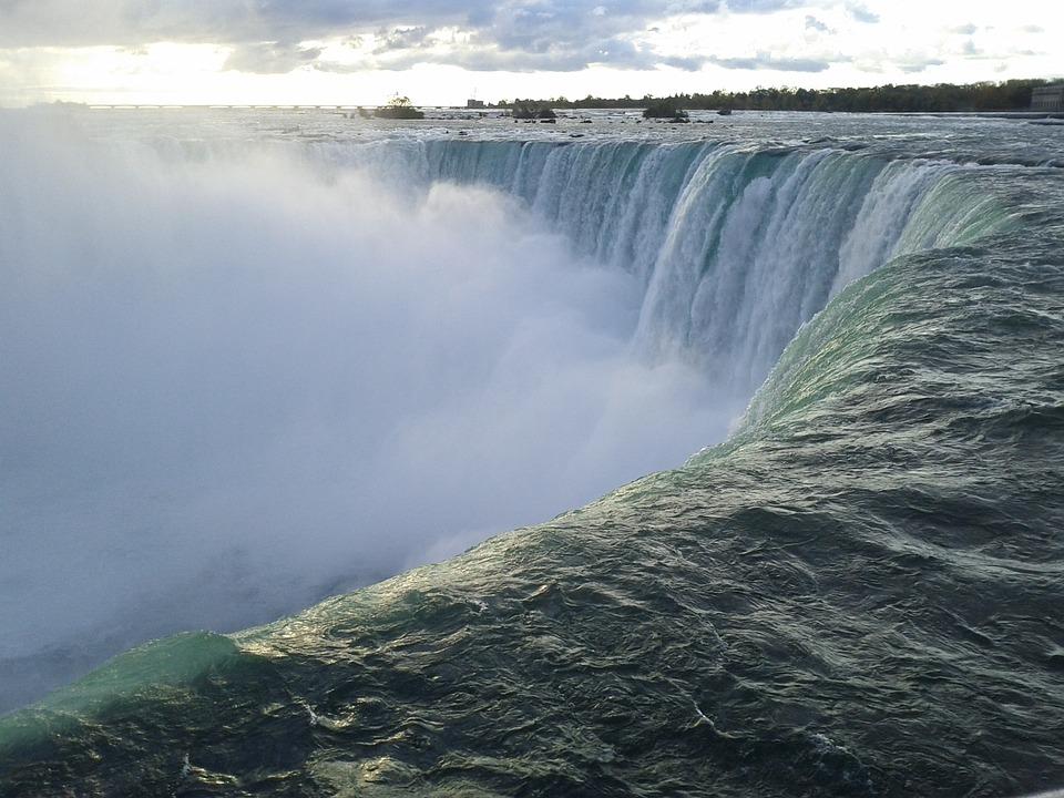 Stock image of Niagara Falls. (Hoona9091/Pixabay)