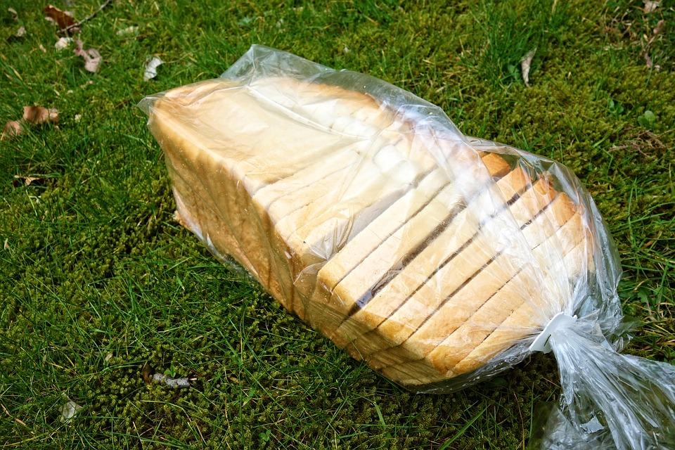 Stock image of bread in a plastic wrap. (MabelAmber/Pixabay)
