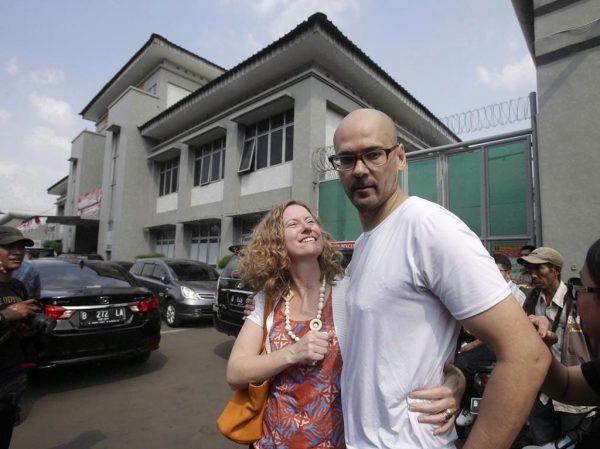 Neil Bantleman, right, hugs his wife Tracy, left, after he was released from Cipinang prison in Jakarta, Indonesia on Aug.14, 2015. (AP, Achmad Ibrahim/The Canadian Press)