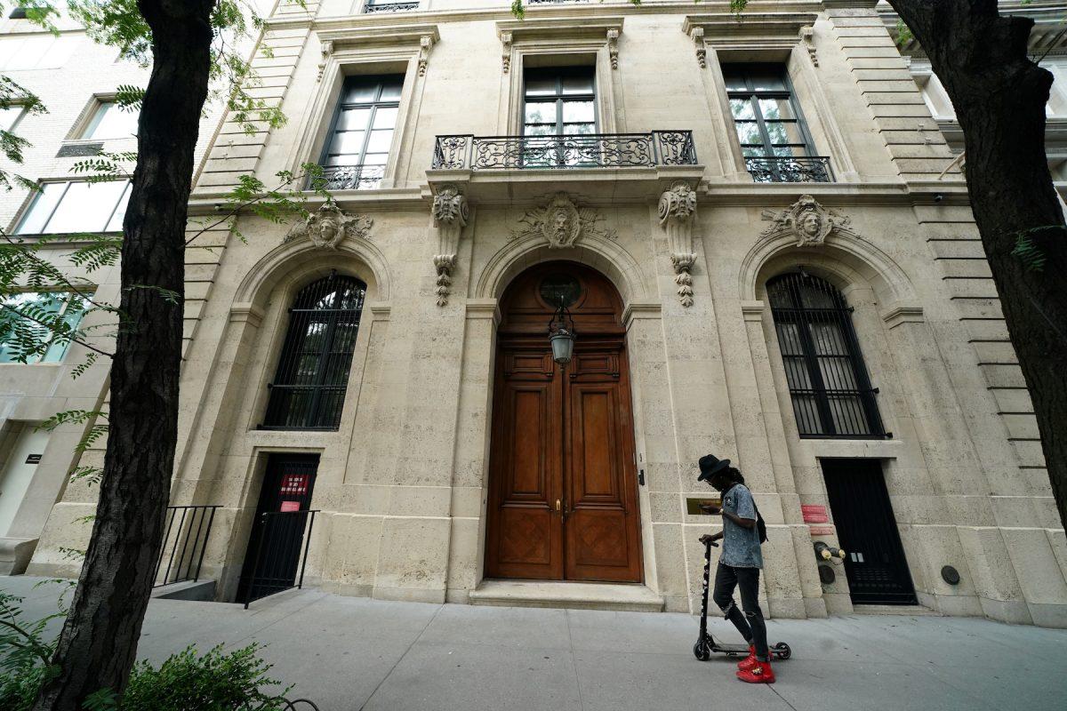 A man walks past the front door of the Upper East Side home of Jeffrey Epstein, after the Southern District of New York announced charges of sex trafficking of minors and conspiracy to commit sex trafficking of minors, in New York on July 8, 2019. (Reuters/Carlo Allegri)