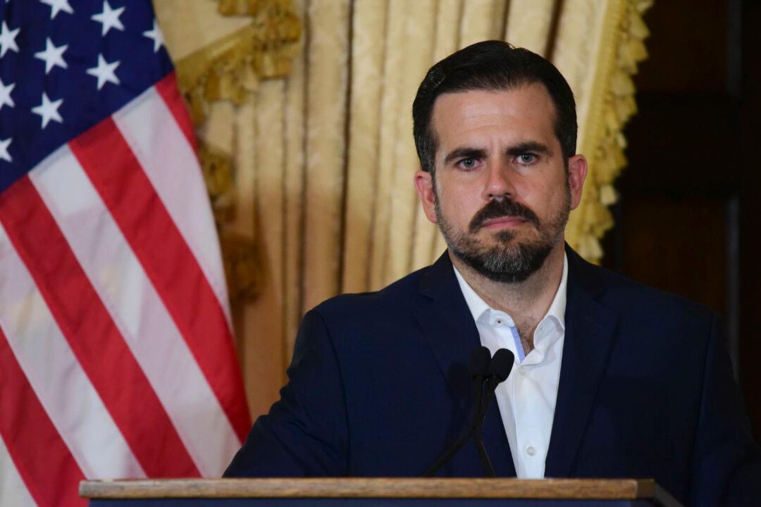 Puerto Rico Governor Apologizes for Private Chat That Drew Ire