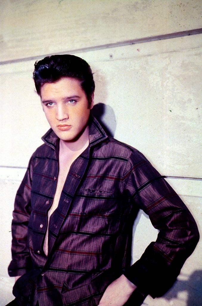 Elvis Presley poses with his trademark pout for a studio portrait (©Getty Images | <a href="https://www.gettyimages.com/detail/news-photo/singer-elvis-presley-poses-for-a-studio-portrait-news-photo/739839">Liaison</a>)